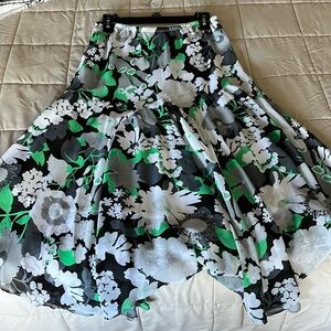 Flowy skirt, size medium, no wear or tear